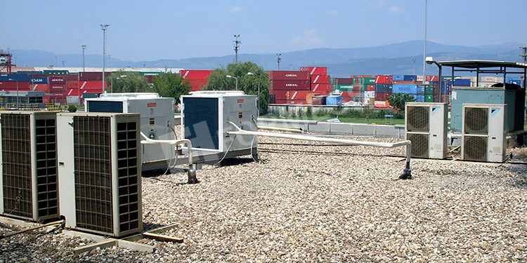 Elektrik Odası Klima Uygulaması, elektrik odası soğutma sistemi, elektrik panosu klima çözümü, trafo odası iklimlendirme, teknik oda klima montajı, kritik oda sıcaklık kontrolü, Formess elektrik odası projeleri,