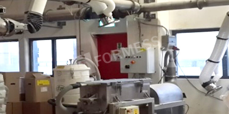 Kaynağından Gıda Toz Toplama Sistemi, kaynağından gıda toz emişi, gıda üretim hattı toz toplama, hijyenik toz toplama sistemi, proses üstü toz emiş başlığı, paslanmaz gıda toz filtresi, un tozu emiş sistemi, Formess gıda toz çözümleri,